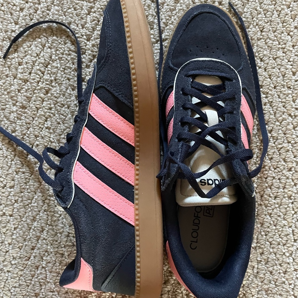 WOMEN'S ADIDAS BREAKNET SUEDE SNEAKERS